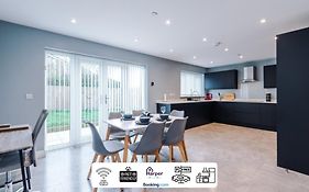Spacious Detached House Driveway By Harperletting Shortlets & Serviced Accommodation Hawarden With Long Or Short Stays Disc Options